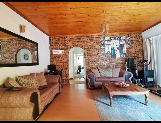 3 BEDROOM FREESTANDING FOR SALE IN SUIDEROORD